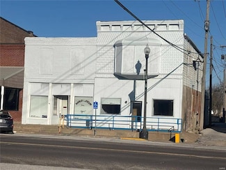 111 S Center St, Shelbina, MO 63468