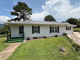 369 E Illinois Ave, Whitwell, TN 37397