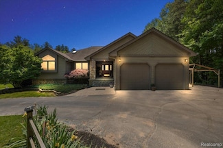 321 Wolfe Rd, Ortonville, MI 48462