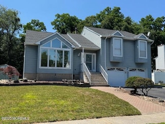 13 Heritage Dr, Howell, NJ 07731