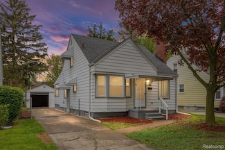 20000 Roscommon St, Harper Woods, MI 48225