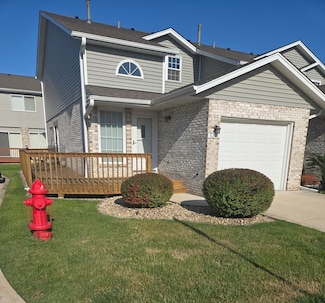 8201 Daniel Dr, Justice, IL 60458