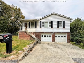 2195 Oakridge Dr, Charleston, WV 25311