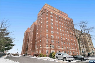 70 S Munn Ave Unit 913, East Orange, NJ 07018