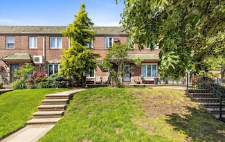 61-04 77th St, Flushing, NY 11379