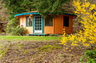 1217 Jamison St, Lummi Island, WA 98262