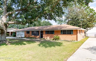 139 Plantation Dr, New Iberia, LA 70563