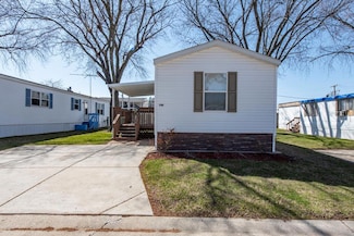 780 Westgate Dr, Park City, IL 60085