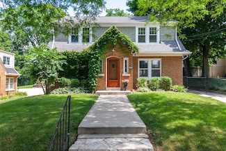 111 N Hartwell Ave, Waukesha, WI 53186