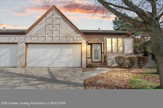 1120 Rolling Green Ln, Lansing, MI 48917