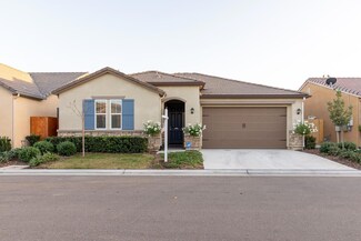3010 Richert Ln, Clovis, CA 93619
