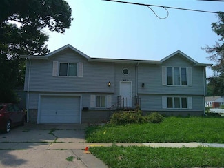 409 S 7th Ave, Iowa City, IA 52245