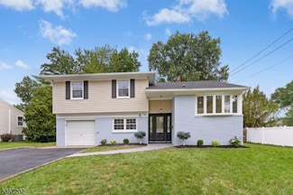 30 Runnymede Rd, Clark, NJ 07066
