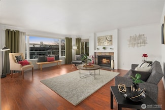 617 W Mercer Place Unit 202, Seattle, WA 98119