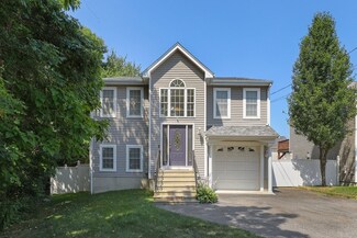 69 Abington Ln, Fall River, MA 02721