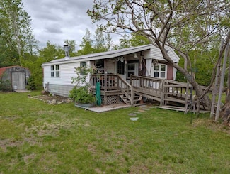 281 Riverside Dr, Campton, NH 03223