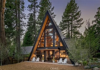 136 Mill Pond Rd, Lake Arrowhead, CA 92352