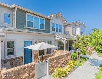 310 Farmhouse Dr Unit 4, Simi Valley, CA 93065