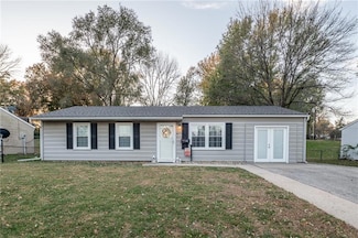 1110 N Swope Dr, Independence, MO 64056