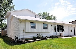 4713 Pine Al Dr, Machesney Park, IL 61115