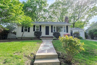33 Perennial Dr, Cranston, RI 02920