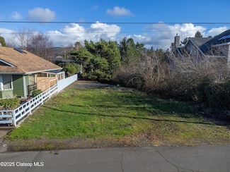 1281 S Downing St, Seaside, OR 97138