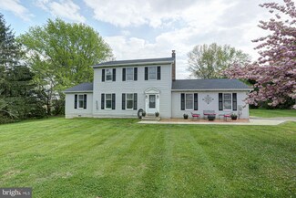 5 Rosewood Dr, West Grove, PA 19390