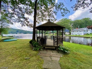 82 E Shawnee Trail, Wharton, NJ 07885