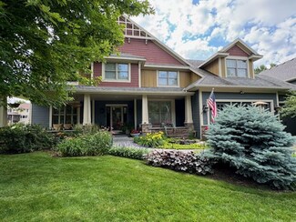 1347 Clearwater Dr, Woodbury, MN 55129