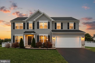 4021 Country Dr, Dover, PA 17315