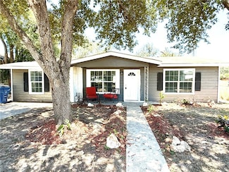 204 W San Saba St, Falfurrias, TX 78355