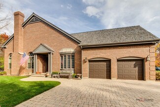 450 Oak Ridge Ct, Lake Bluff, IL 60044