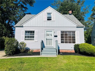 18317 Knoll Dr, Maple Heights, OH 44137