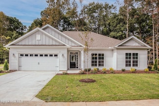 174 Firethorn Cir, Wallace, NC 28466