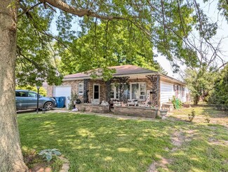 802 W Arlington St, Bangor, MI 49013