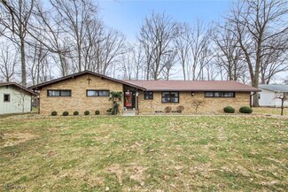 7677 E Parkside Dr, Youngstown, OH 44512