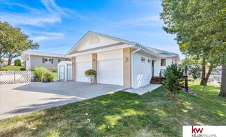 1011 Belgrade Ct, Plattsmouth, NE 68048