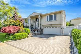 100 Mark Ln, Atlantic Beach, NY 11509