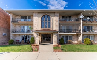 6154 W 63rd St Unit 3W, Chicago, IL 60638
