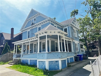 17 Stuart St, Pawtucket, RI 02860