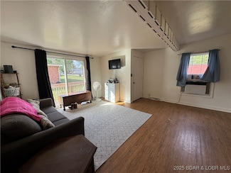 404 & 406 S Hunter St, Versailles, MO 64084