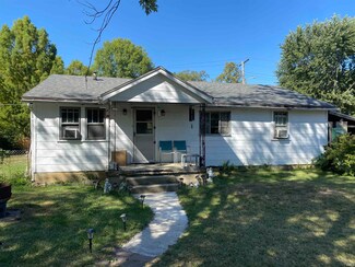 216 W Harvard Ave, Muncie, IN 47303