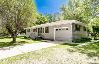 233 W Berna Dr, Scottsburg, IN 47170