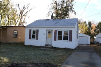 1115 33rd St NE, Cedar Rapids, IA 52402