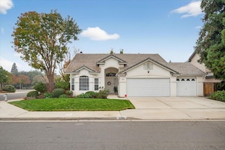 2349 E La Quinta Dr, Fresno, CA 93730