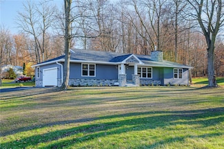 17 Locust Hill Dr, Rochester, NY 14618