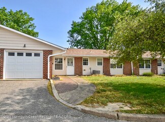 957C Aberdeen Dr, Lakewood, NJ 08701