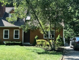 9 Woodcrest Ln, Blackstone, MA 01504