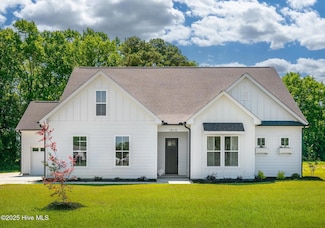 1717 Dixon Grove Ln, Grimesland, NC 27837