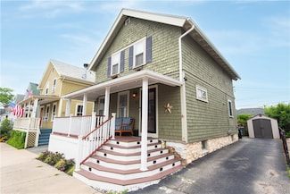 32 Hammond St, Newport, RI 02840